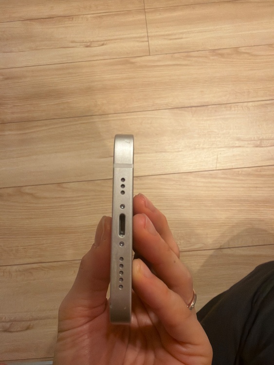iPhone12 128GB SIMフリー ホワイト（スマホ）の商品画像 - 査定依頼日：2026年10月4日 - 最高査定価格：22,500円
