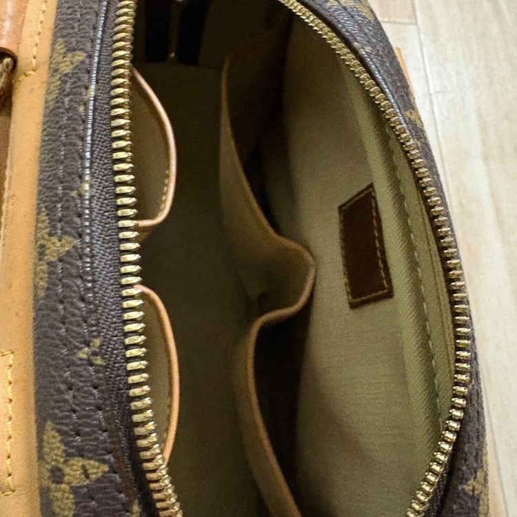 トゥルービル（ブランドバッグ）の商品画像 - 査定依頼日：2025年12月12日 - 最高査定価格：70,000円