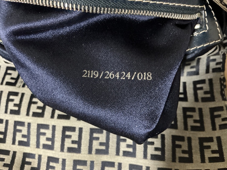 FENDIマンマバケット（ブランドバッグ）の商品画像 - 査定依頼日：2026年10月11日 - 最高査定価格：80,000円