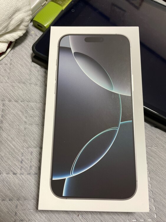 iPhone 16 Pro Max 1TB SIMフリー（スマホ）の商品画像 - 査定依頼日：2025年4月13日 - 最高査定価格：185,000円