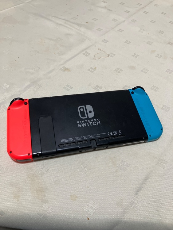 Switch 本体　ネオンブルー　ネオンレッド（ゲーム機本体・ゲームソフト）の商品画像 - 査定依頼日：2025年11月22日 - 最高査定価格：7,500円