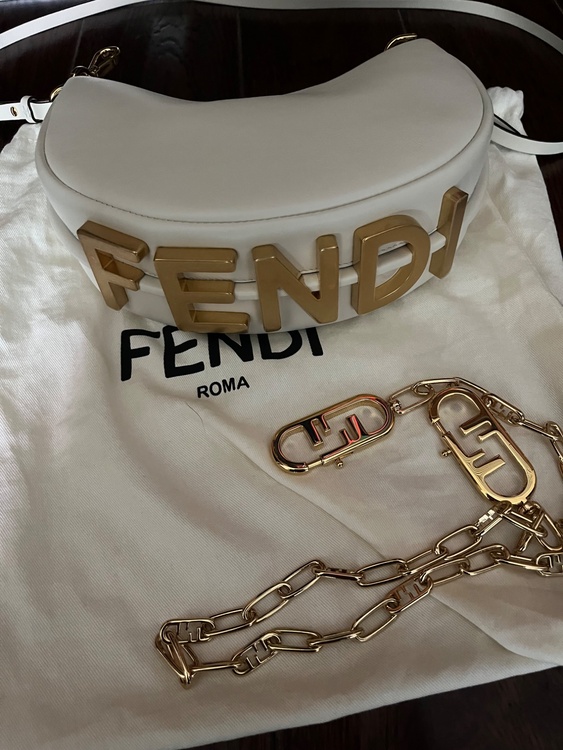 フェンディ  （ブランドバッグ）の商品画像 - 査定依頼日：2026年3月5日 - 最高査定価格：150,000円