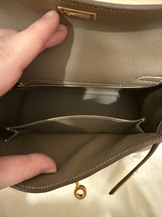 エルメス ケリー25 レトゥルネ（内縫い） トゴ エトゥープ ゴールド金具（ブランドバッグ）の商品画像 - 査定依頼日：2026年8月28日 - 最高査定価格：330円
