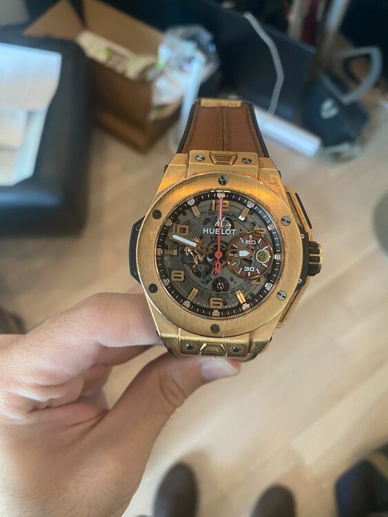 ウブロ ビックバン フェラーリモデル（高級時計）の商品画像 - 査定依頼日：2025年6月9日 - 最高査定価格：2,000,000円