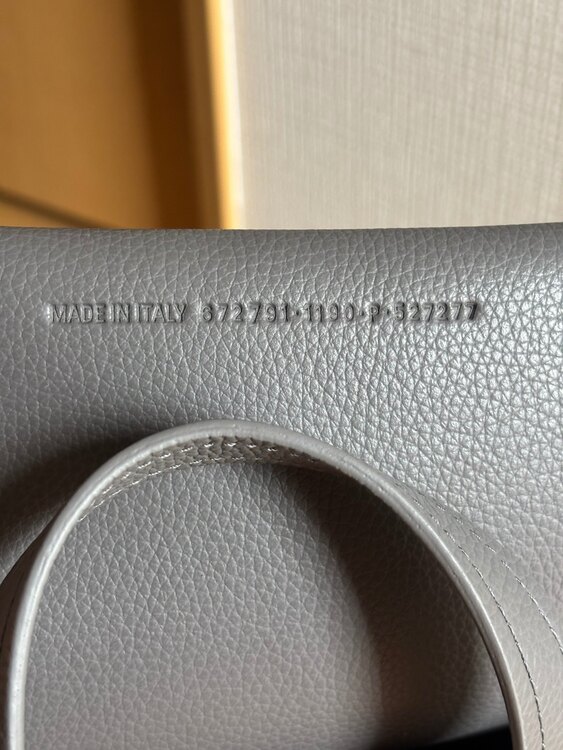 バレンシアガ  （ブランドバッグ）の商品画像 - 査定依頼日：2025年5月23日 - 最高査定価格：70,000円