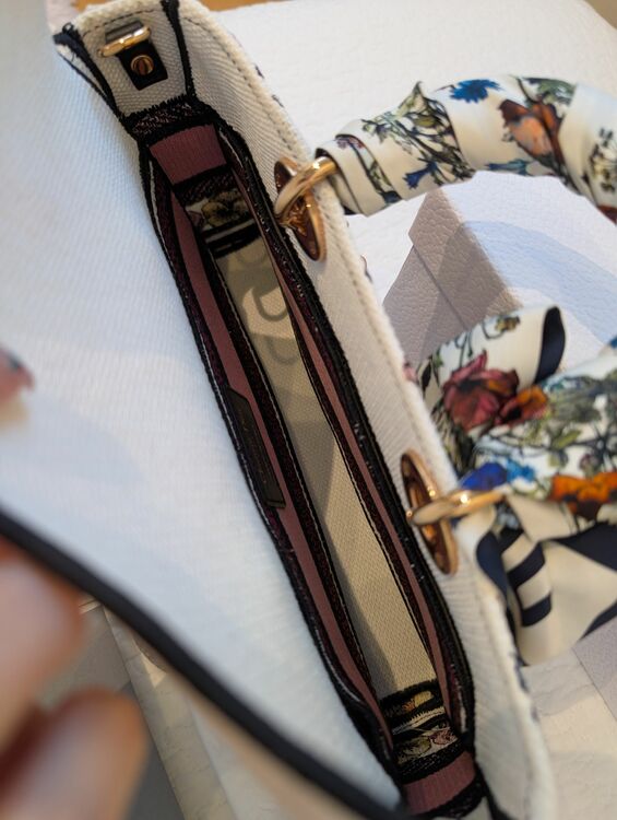 Lady D-Joy バッグ ミディアム（ブランドバッグ）の商品画像 - 査定依頼日：2025年11月28日 - 最高査定価格：300,000円