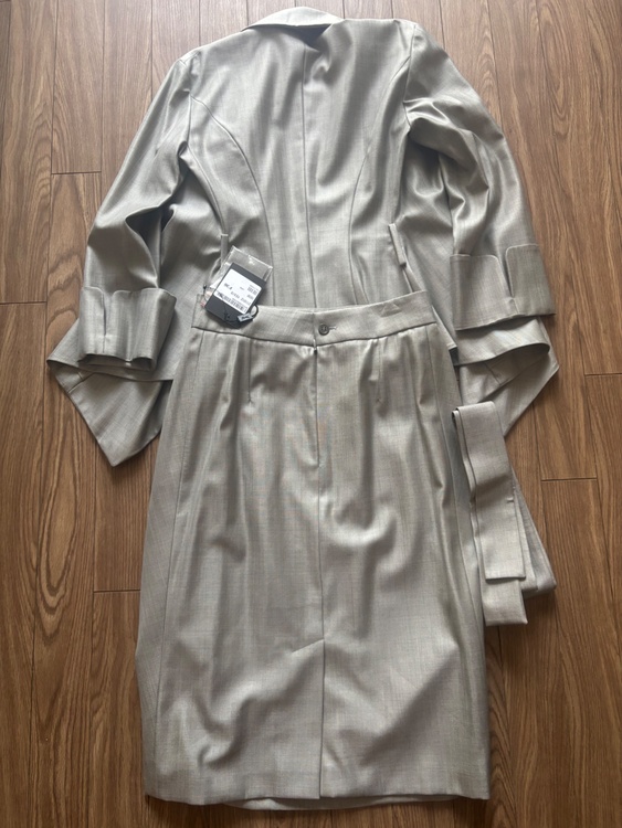 スーツ（古着・ファッション）の商品画像 - 査定依頼日：2026年4月29日 - 最高査定価格：5,000円