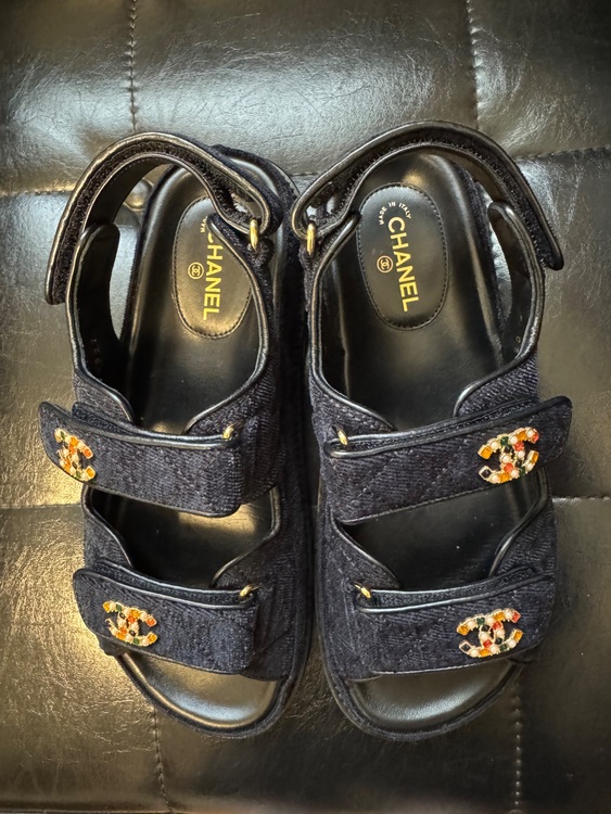 CHANELシャネルネイビーフットベットサンダル ネイビー レディース（古着・ファッション）の商品画像 - 査定依頼日：2025年9月17日 - 最高査定価格：40,000円