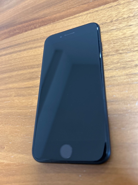 iPhone iPhone SE (第 2 世代) 64GB SIMフリー（スマホ）の商品画像 - 査定依頼日：2026年8月13日 - 最高査定価格：11,000円