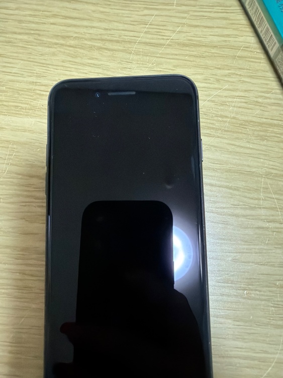 iPhone8 64GB au（スマホ）の商品画像 - 査定依頼日：2026年5月13日 - 最高査定価格：3,000円