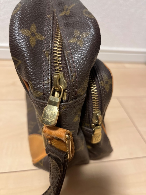 ナイルショルダーバッグ（ブランドバッグ）の商品画像 - 査定依頼日：2025年10月26日 - 最高査定価格：15,000円