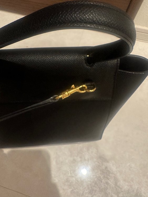 セリーヌ ナノベルトバッグ 2wayバッグ（ブランドバッグ）の商品画像 - 査定依頼日：2023年8月10日 - 最高査定価格：180,000円