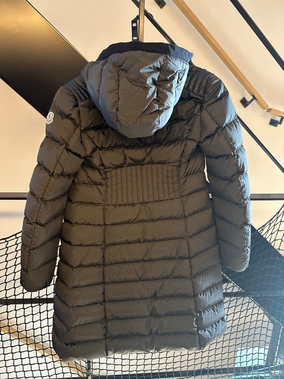 MONCLER モンクレール TALEVE GIUBBOTTO D2093493（古着・ファッション）の商品画像 - 査定依頼日：2025年12月26日 - 最高査定価格：56,000円