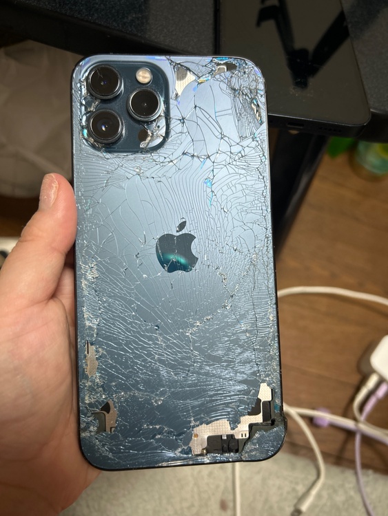 iPhone12プロマックス（スマホ）の商品画像 - 査定依頼日：2026年9月22日 - 最高査定価格：23,500円