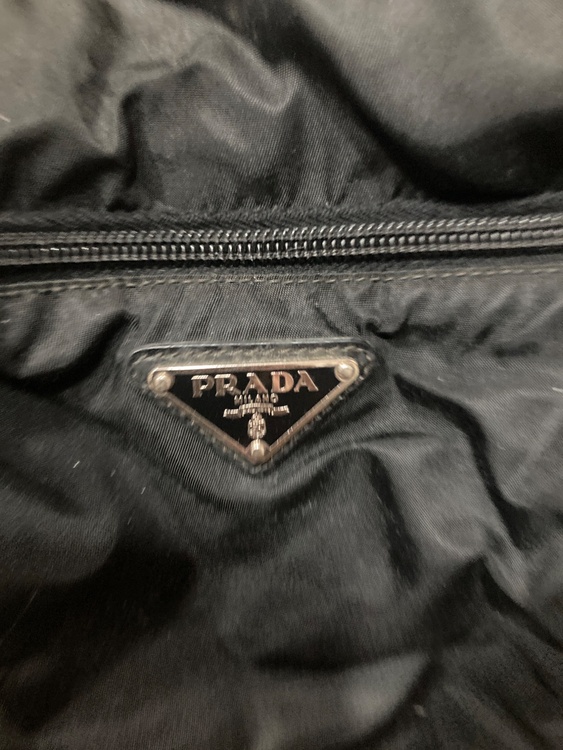 ナイロン斜めバック（ブランドバッグ）の商品画像 - 査定依頼日：2025年12月16日 - 最高査定価格：15,000円