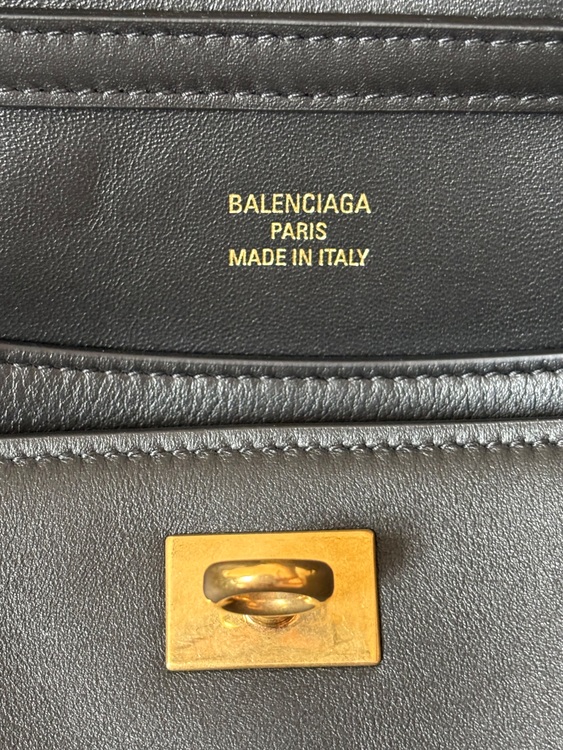 バレンシアガ  （ブランドバッグ）の商品画像 - 査定依頼日：2025年6月21日 - 最高査定価格：200,000円