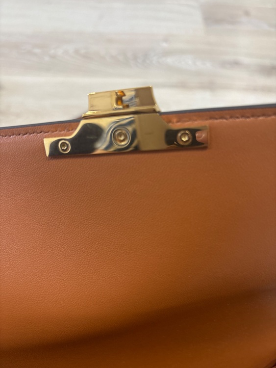 トリオンフ（ブランドバッグ）の商品画像 - 査定依頼日：2025年6月7日 - 最高査定価格：250,000円