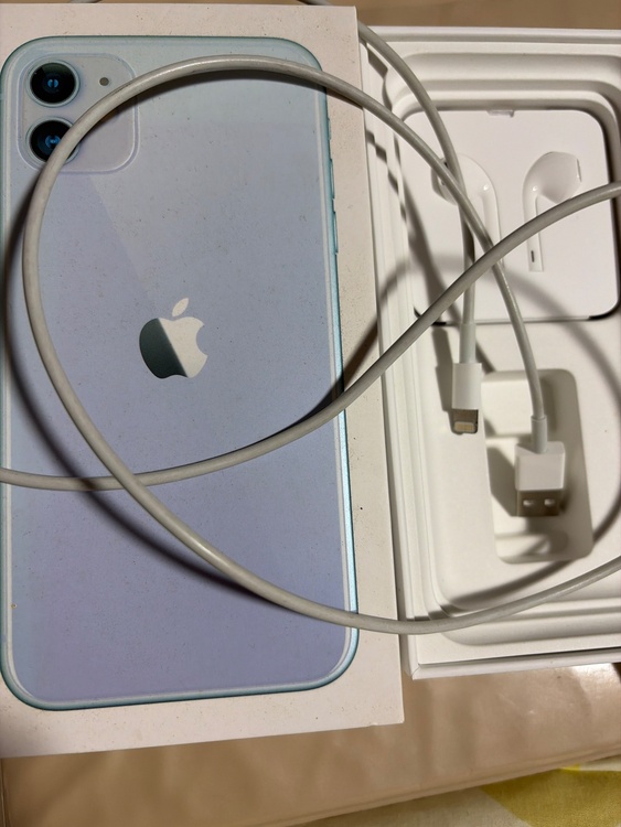 iPhone11 64GB au（スマホ）の商品画像 - 査定依頼日：2026年4月6日 - 最高査定価格：16,000円