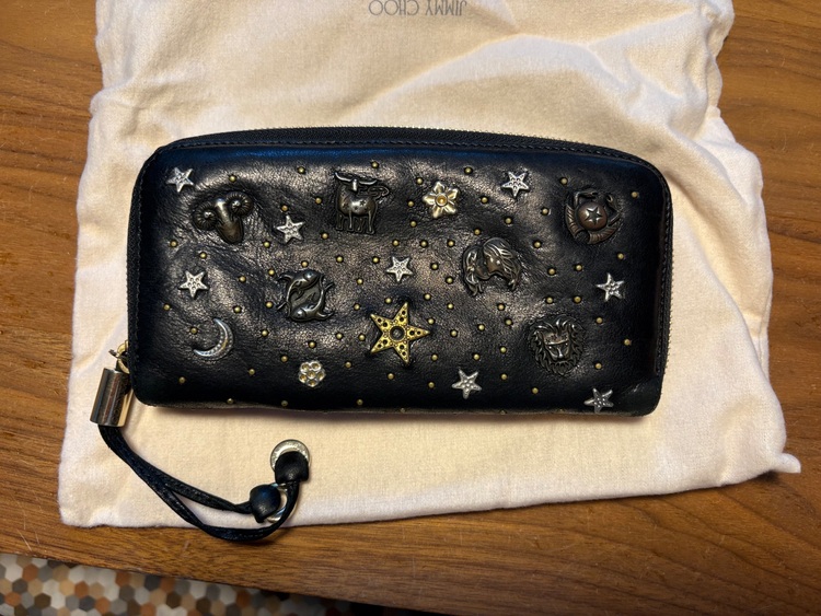 スタースタッズ ラウンドファスナー長財布　黒　レザー　シルバー金具（ブランド財布・小物）の商品画像 - 査定依頼日：2025年10月15日 - 最高査定価格：100,000円