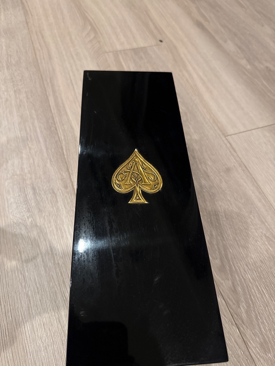 シャンパン アルマン・ド・ブリニャック （お酒）の商品画像 - 査定依頼日：2026年1月6日 - 最高査定価格：100,000円