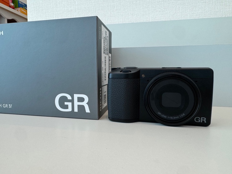 RICOH GR IV（カメラ）の商品画像 - 査定依頼日：2026年7月23日 - 最高査定価格：200,000円