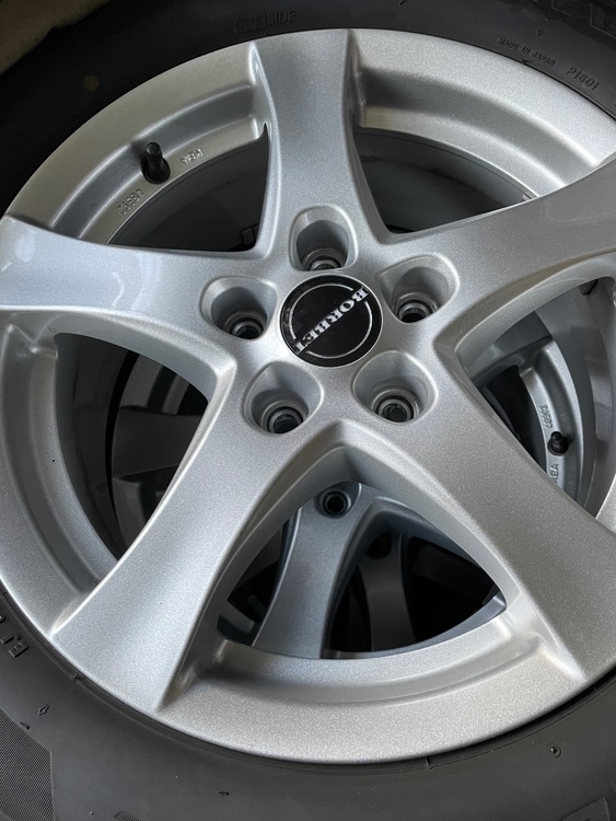 ブリジストン、スタッドレスタイヤ、4本（カー用品）の商品画像 - 査定依頼日：2025年12月8日 - 最高査定価格：3,000円