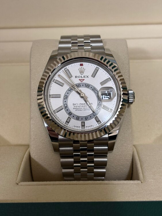 ロレックススカイドゥエラー白ジュビリー（高級時計）の商品画像 - 査定依頼日：2024年12月16日 - 最高査定価格：3,050,000円