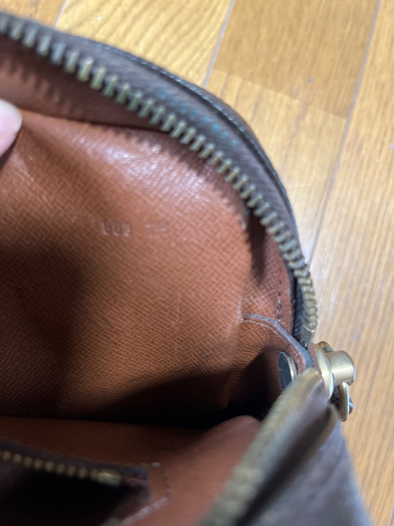 883 TH（ブランドバッグ）の商品画像 - 査定依頼日：2025年8月27日 - 最高査定価格：30,000円