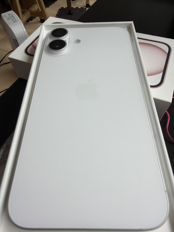 iPhone 16 Plus 128GB SIMフリー（スマホ）の商品画像 - 査定依頼日：2026年4月30日 - 最高査定価格：82,000円