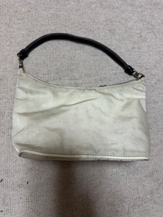 プラダ　アクセサリー（ブランドバッグ）の商品画像 - 査定依頼日：2025年11月5日 - 最高査定価格：20,000円