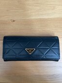 トライアングルモチーフラージレザーウォレット（ブランド財布・小物）の商品画像 - 査定依頼日：2025年4月27日 - 最高査定価格：25,000円