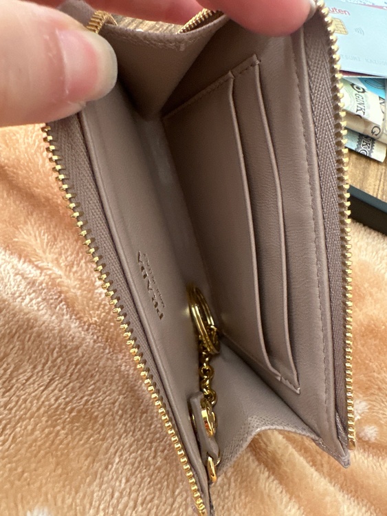 プラダ  （ブランドバッグ）の商品画像 - 査定依頼日：2026年2月6日 - 最高査定価格：30,000円