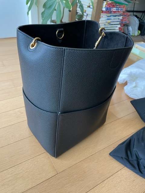 サングルバケット/ソフトグレインドカーフスキン　ブラック（ブランドバッグ）の商品画像 - 査定依頼日：2023年4月17日 - 最高査定価格：130,000円