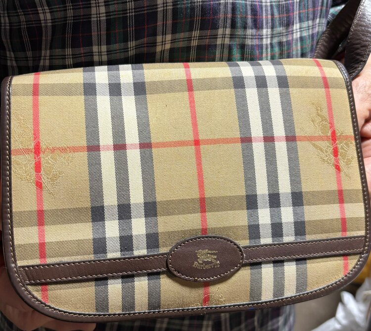バーバリー　ショルダーバッグ（ブランドバッグ）の商品画像 - 査定依頼日：2025年2月5日 - 最高査定価格：25,000円