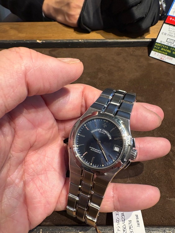 ヴァシュロン コンスタンタン オーヴァーシーズ （高級時計）の商品画像 - 査定依頼日：2026年1月9日 - 最高査定価格：1,750,000円