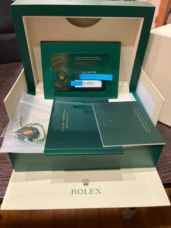 ロレックス GMTマスター 126720VTNr（高級時計）の商品画像 - 査定依頼日：2025年2月22日 - 最高査定価格：2,750,000円