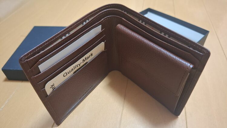 財布（ブランド財布・小物）の商品画像 - 査定依頼日：2025年10月10日 - 最高査定価格：2,000円