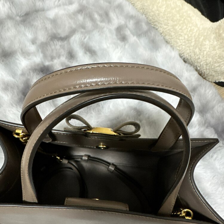 フェラガモ  （ブランドバッグ）の商品画像 - 査定依頼日：2025年2月10日 - 最高査定価格：48,000円