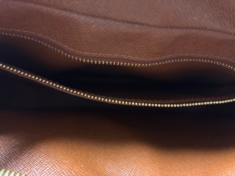 メロカデロ27ショルダーバッグ（ブランドバッグ）の商品画像 - 査定依頼日：2025年12月31日 - 最高査定価格：20,000円