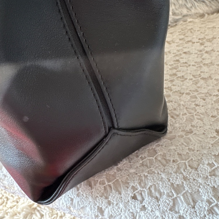 エッセンシャルトートバッグ（古着・ファッション）の商品画像 - 査定依頼日：2025年11月21日 - 最高査定価格：100,000円