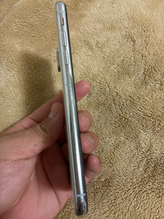 iPhoneXS64GBシルバー（スマホ）の商品画像 - 査定依頼日：2025年5月20日 - 最高査定価格：19,000円