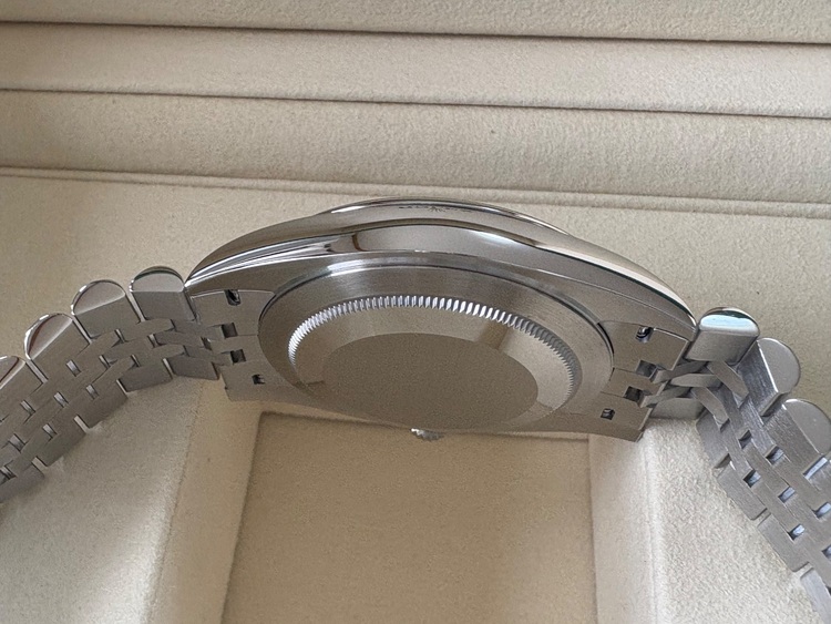 デイトジャスト41（高級時計）の商品画像 - 査定依頼日：2025年6月24日 - 最高査定価格：1,600,000円