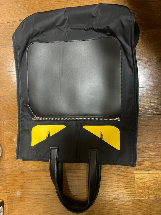 FENDIモンスター（ブランド財布・小物）の商品画像 - 査定依頼日：2024年3月22日 - 最高査定価格：16,000円