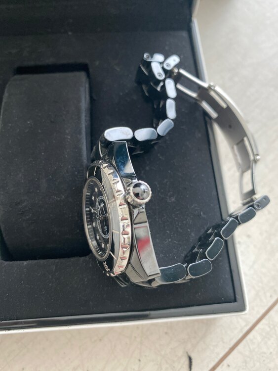 シャネル J12 H162（高級時計）の商品画像 - 査定依頼日：2025年5月21日 - 最高査定価格：350,000円