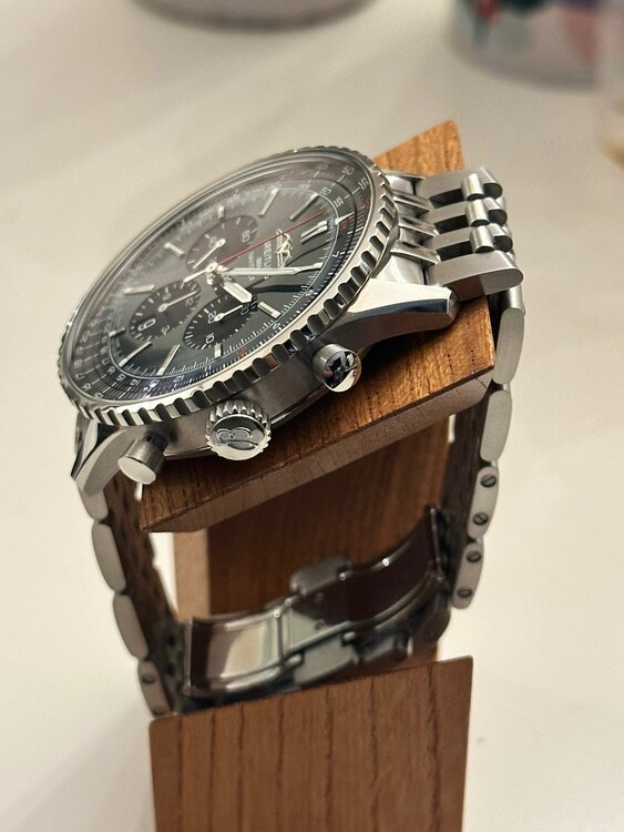 ブライトリング ナビタイマー AB013（高級時計）の商品画像 - 査定依頼日：2025年5月9日 - 最高査定価格：840,000円