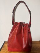 ルイヴィトン エピ （ブランドバッグ）の商品画像 - 査定依頼日：2025年2月1日 - 最高査定価格：20,000円