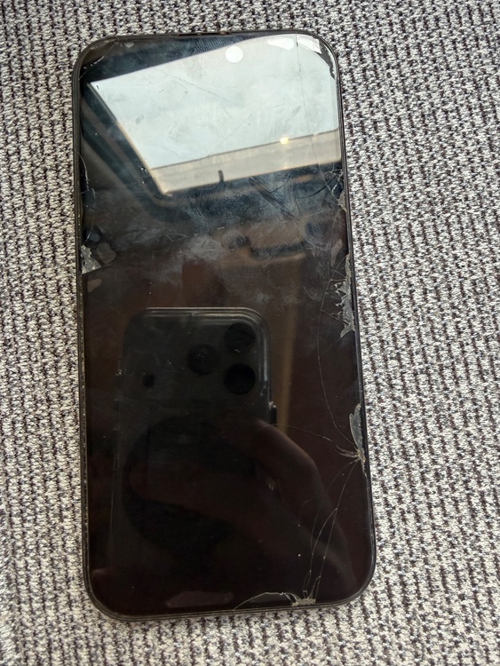 iPhone 15 Pro 256GB au（スマホ）の商品画像 - 査定依頼日：2026年4月8日 - 最高査定価格：81,000円