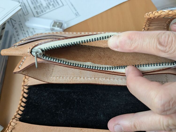 カービング　財布（ブランド財布・小物）の商品画像 - 査定依頼日：2025年10月5日 - 最高査定価格：4,000円