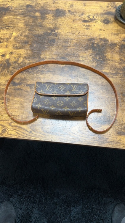LVウエストぽーち（ブランドバッグ）の商品画像 - 査定依頼日：2026年4月29日 - 最高査定価格：100,000円