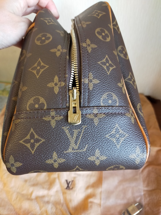 ドーヴィル（ブランドバッグ）の商品画像 - 査定依頼日：2022年6月17日 - 最高査定価格：50,000円